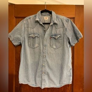 Levi’s Men’s western wear inspired button up denim shirt, size large
